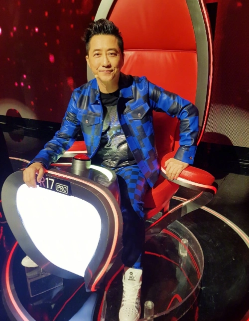 庾澄庆眼睛受伤一只眼球布满血块网友隔着屏幕都觉得吓人