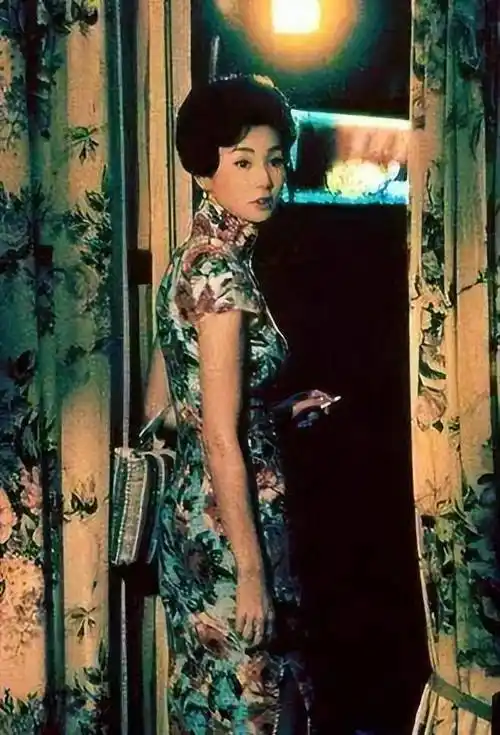 回忆《花样年华》中张曼玉所穿的旗袍,美得不禁让人流连_情绪_周慕云