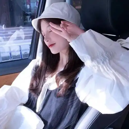 周六|单纯:白色系女生头像