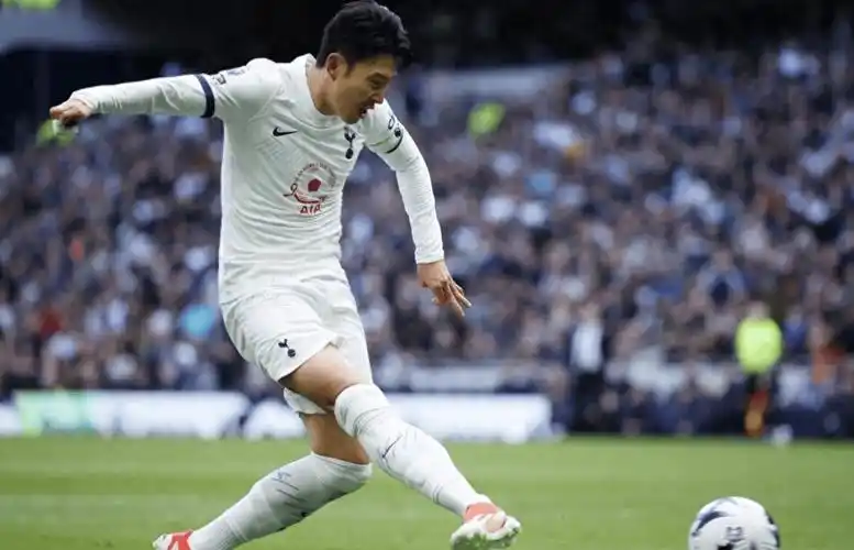 2-1!第85分钟绝杀,孙兴慜绝境爆发,怒吼狂欢,球迷疯狂庆祝