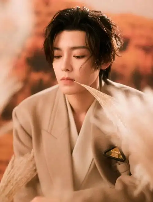 侯明昊高智学长妆#明昊哥又在刷新帅气阈值了,最近状态好到爆炸!