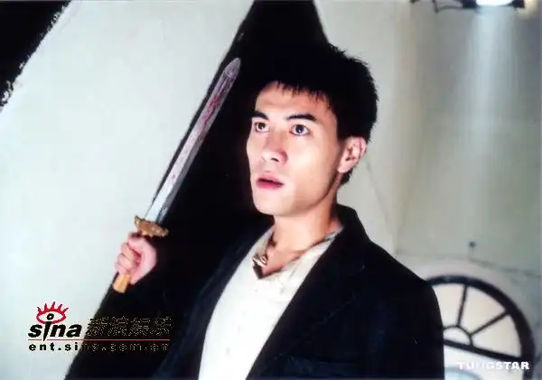 图文:梁汉文唐文龙争蒙嘉慧 脚踢互劈大开杀戒(1)