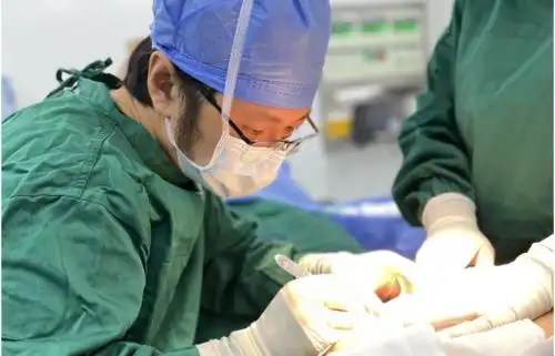 西安国际医学整形医院崔鑫主任成功为患者实施了腹壁整形手术