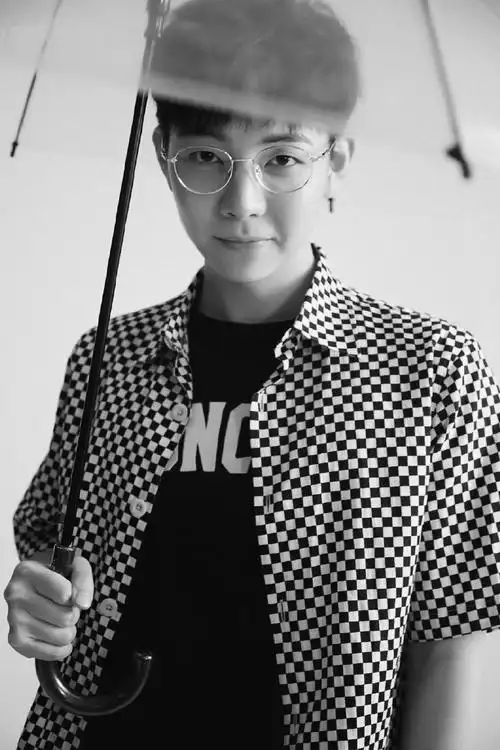 胡夏时尚随性写真图片