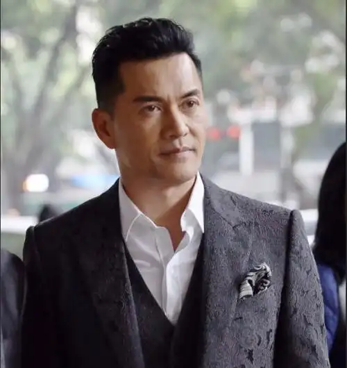 都说港星耐老,但郭晋安的脸是怎么了?自然老去对他们来说有点难