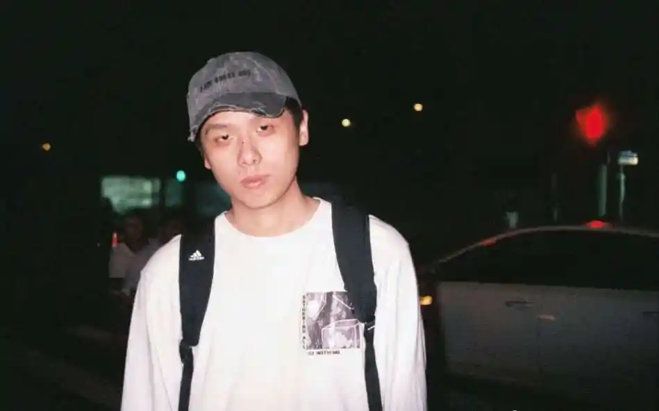 说唱歌手法老:一段恋情被曝光,牵扯出四个女孩,人设彻底崩塌了_腾讯