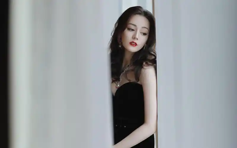 迪丽热巴性感妩媚写真桌面壁纸