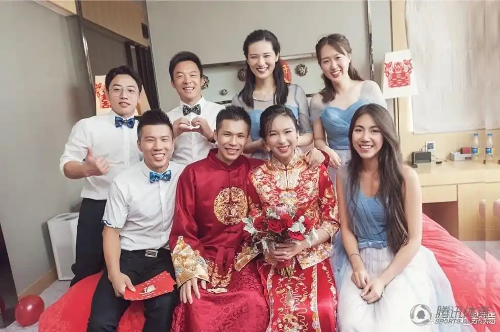 张成龙与妻子婚礼似仙境 女儿当花童萌翻了(组图)