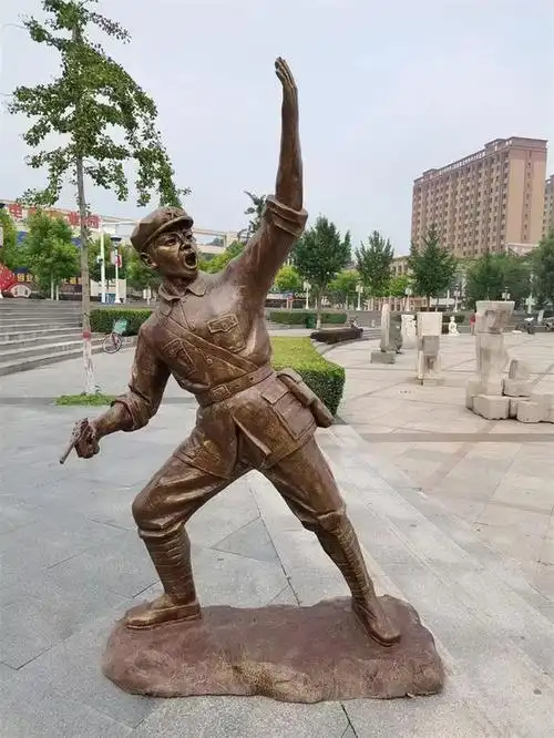 红军人物雕塑是一种具有丰富历史文化内涵的雕塑艺术形式,它以中国