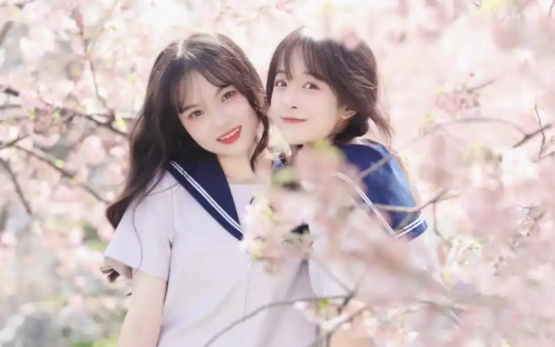 春日樱花jk制服闺蜜写真 好像小樱和知世 两个漫画美少女