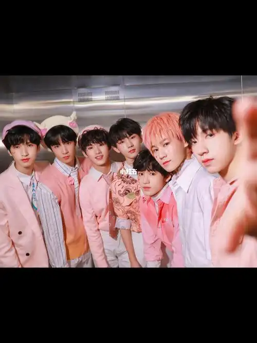 给时代少年团拍的电梯写真