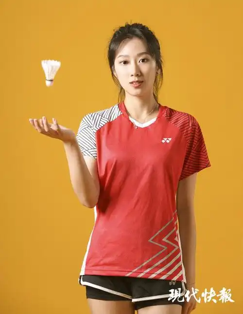 王小羽是羽毛球国家青年队前队员,曾两度入选国青队,退役后开始运营短