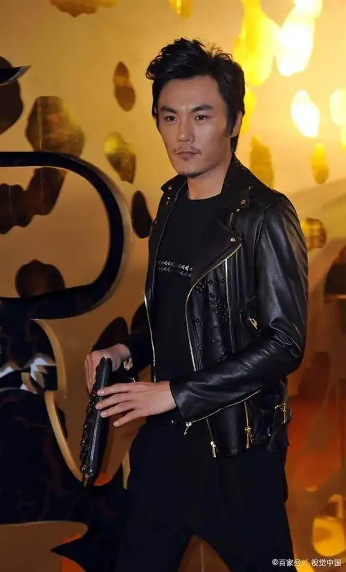 秦昊的老婆名叫伊能静,她是一位来自台湾的知名女演员,歌手和主持人.