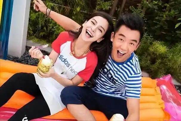 搂苏芒抱杨颖郑恺被周杰一张照片打回原形苗苗疑似三年生三胎