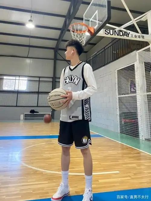 身材颜值都在线的篮球体育生,网友:现在的弟弟们身体倍棒!