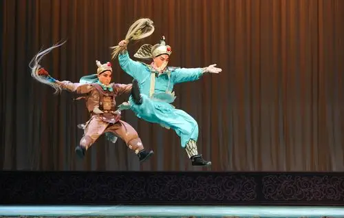 白素贞:张警月 许 仙:丁云飞 青 蛇:马莉静 法 海:何红乐 鹤 童