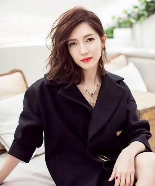 长相端庄大气的女人特点脸上一般有这4个特点