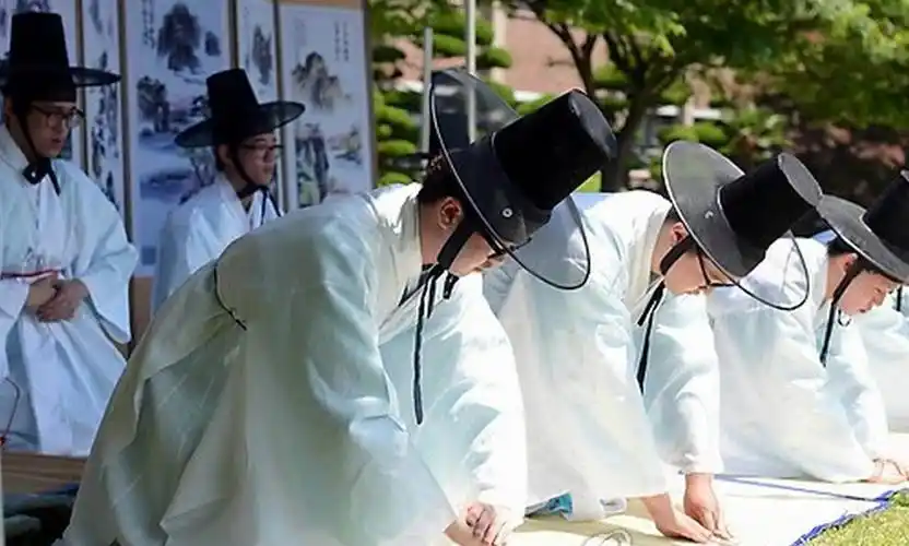 韩国大学生穿韩服举行成人礼(高清组图)