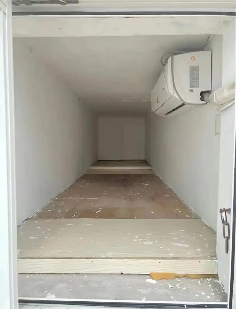 上海市中心1500一个月,棺材房#上海 #上海租房攻略 #同 - 抖音