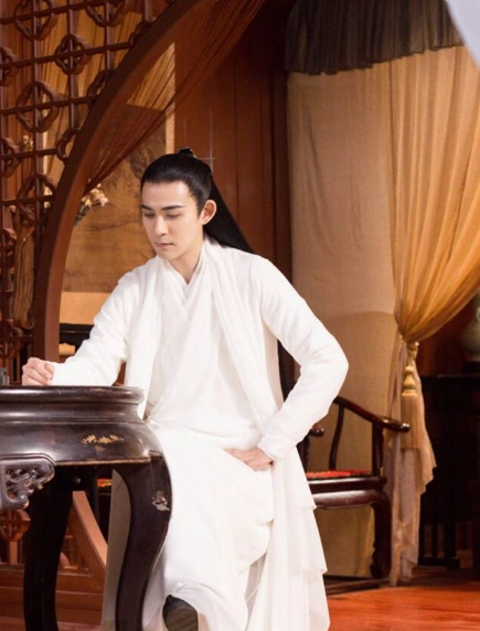 娱乐圈里长得很帅,却不能驾驭古装的男演员,最后这位太辣眼睛