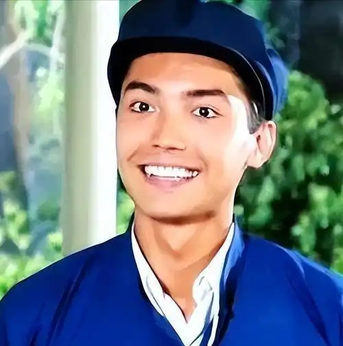 亚洲第一美男尊龙林青霞为看他一夜不睡73岁无妻无子与狗相伴