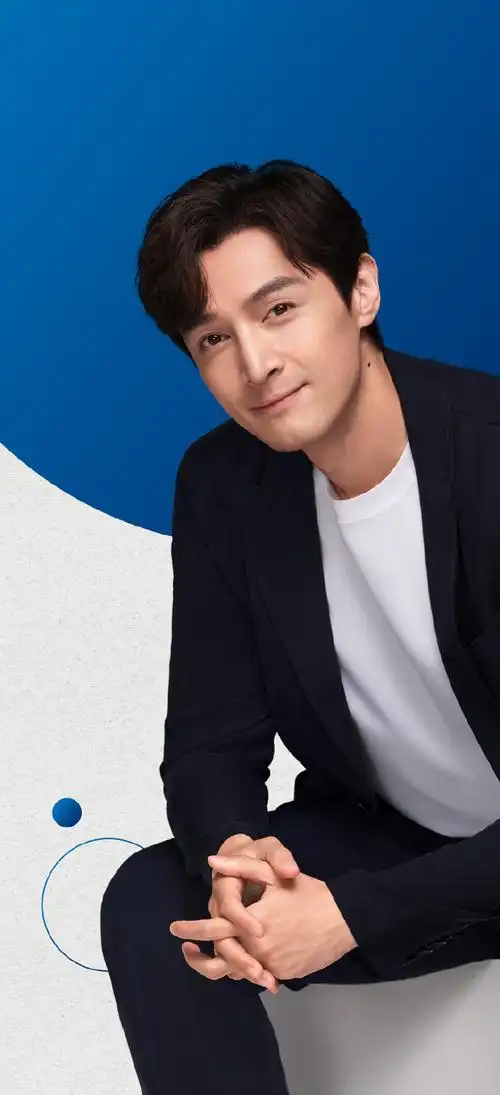 胡椒们速来领取戳下图get高清原图,国庆每日一"歌",和#胡歌科沃斯机器