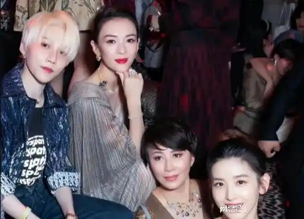 刘嘉玲晒和章子怡聚会照两人同框比拼财力从丈夫上就看出分晓