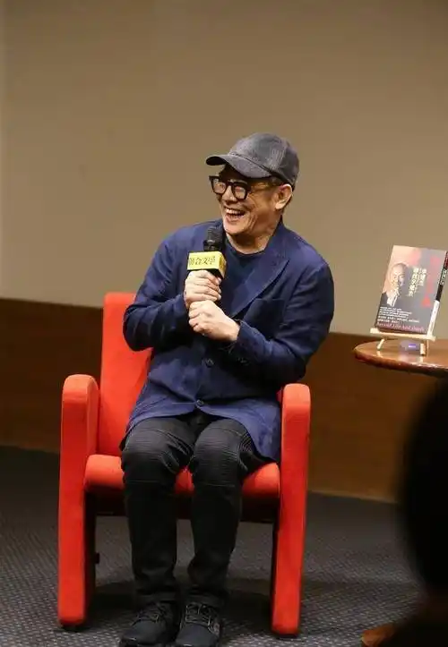 李连杰近照引争议!