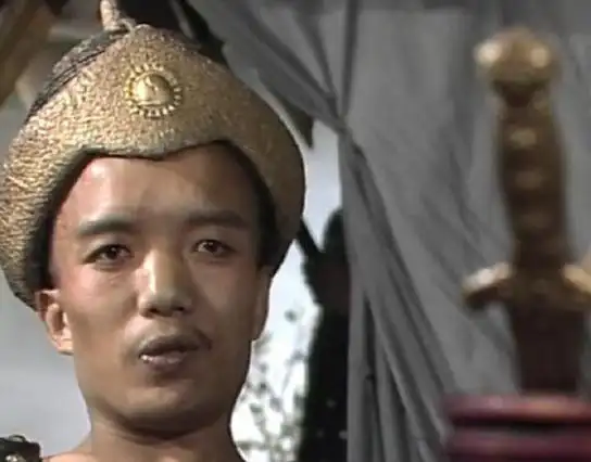 125米土行孙余华东剧中抱美娇妻剧外娶美娇娘今靠低保为生