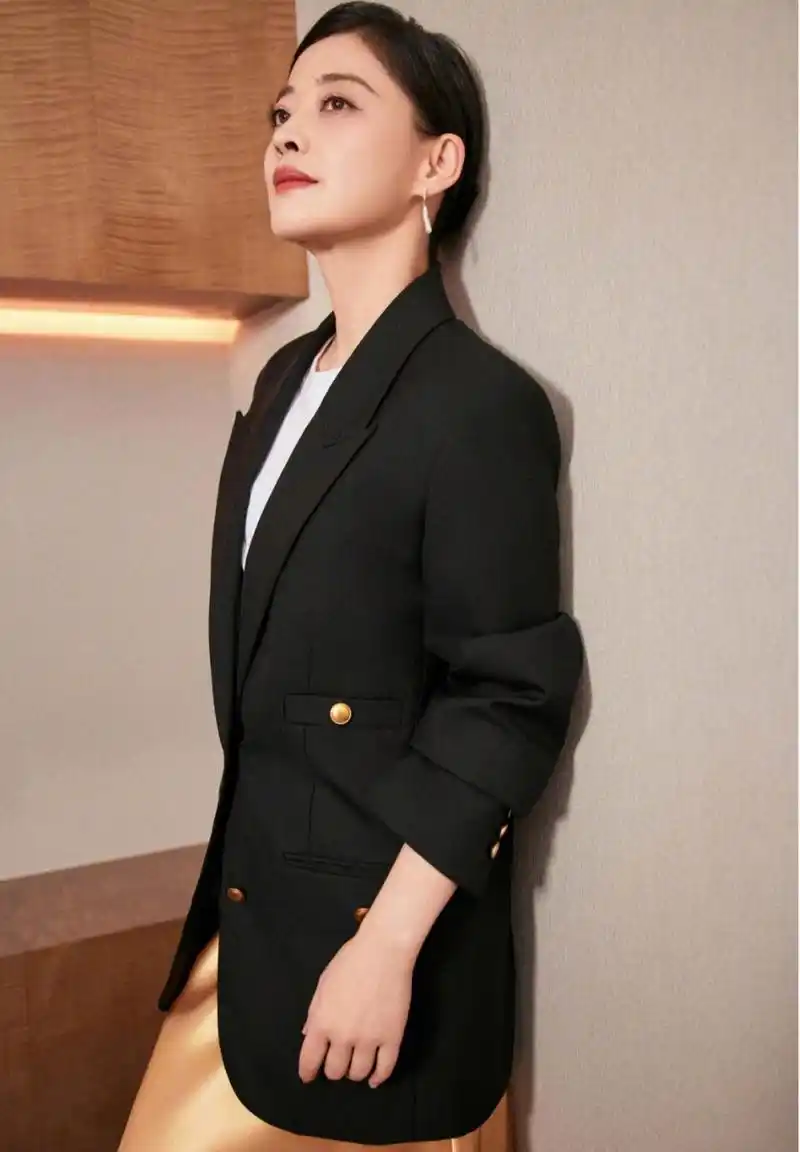 梅婷最新造型,端庄,大气,高贵,优雅,真的是太美,太漂亮了!