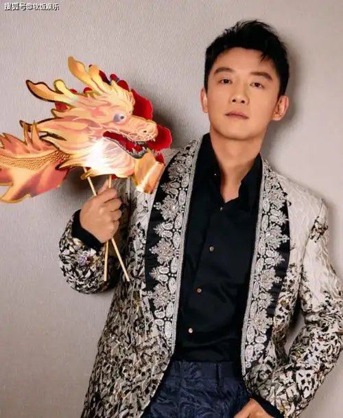 为赚奶粉钱分身乏术,工作繁忙行程满_家庭_事业有成_舞台