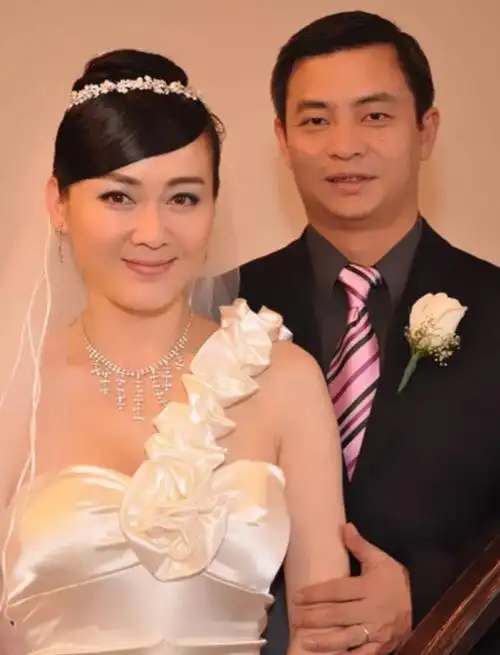 演员李琳与前夫离婚净身出户二婚嫁李大双52岁被宠成公主