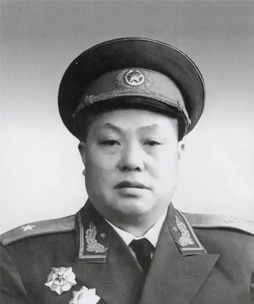 队第二支队在第23军副政委曾旭清少将的率领下作为第一批参战部队入越