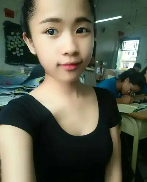 最近微博上的平胸大赛,真是惨绝人寰,全部是露脸大图.[50p]