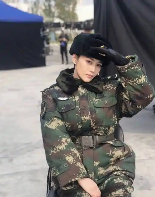 26日,张馨予又晒出两筐橘子的照片,配文说,丰收.