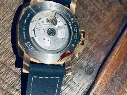 沛纳海潜行系列pam01074腕表