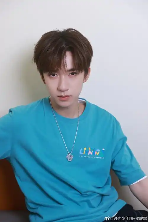 贺峻霖喊话私生#贺峻霖发文喊话私生:"别来学校教室上课,别占同学