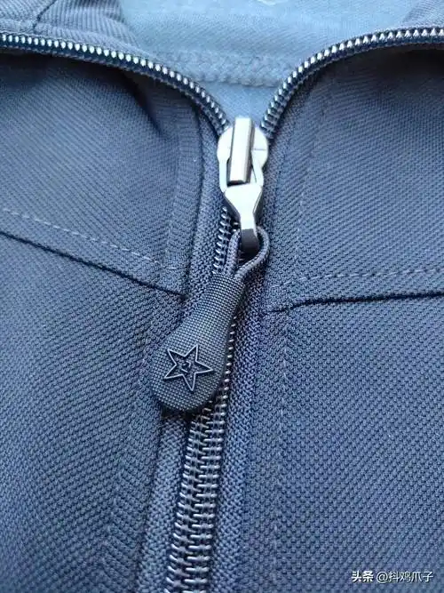 17式长袖体能训练服的配发,与短袖体能服分季节穿着,作为我军作训服装