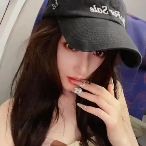 张天爱自拍照曝光,心情大好散发迷人魅力,令人心生向往!