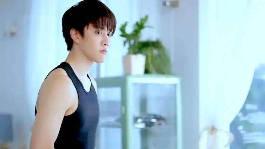 泰国男星mike未婚生子人气不降反增,是不是有担当的男人更受人欢迎?