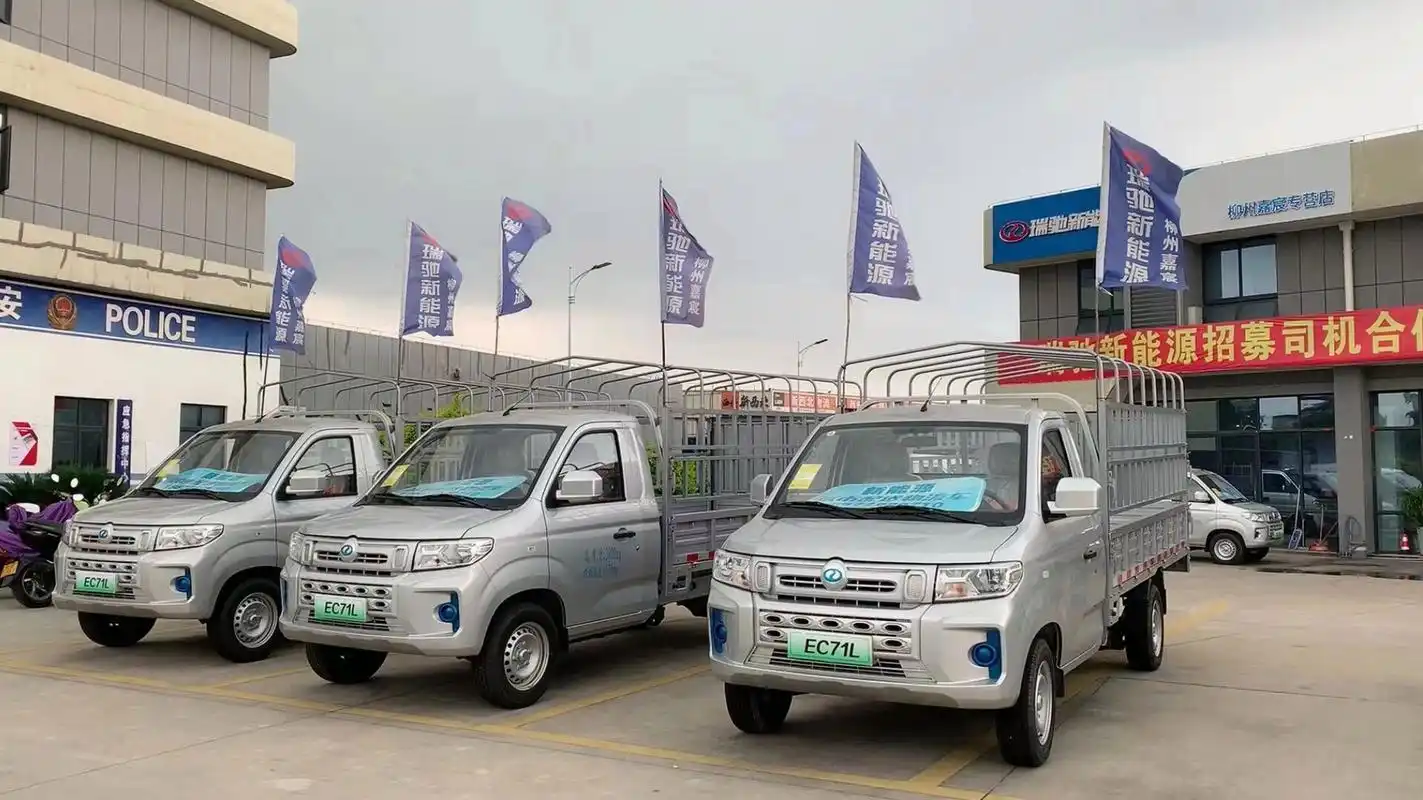 跑了4年货拉拉司机偷偷告诉你到底选什么车 跑货拉拉使用小中型面包车