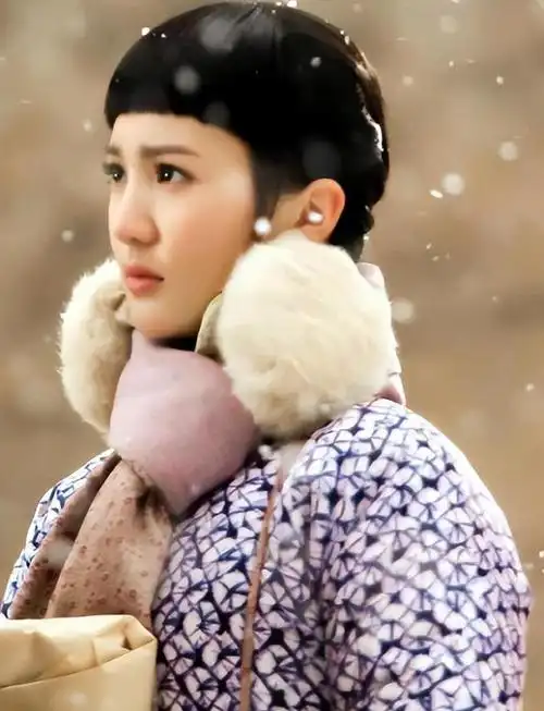 去年的《孤注一掷》,让金晨的名字如璀璨流星般在网络间迅速蹿红.