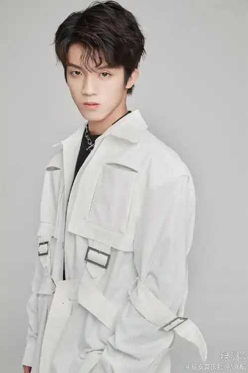 简介:                                     孙亦航后援会更多a150