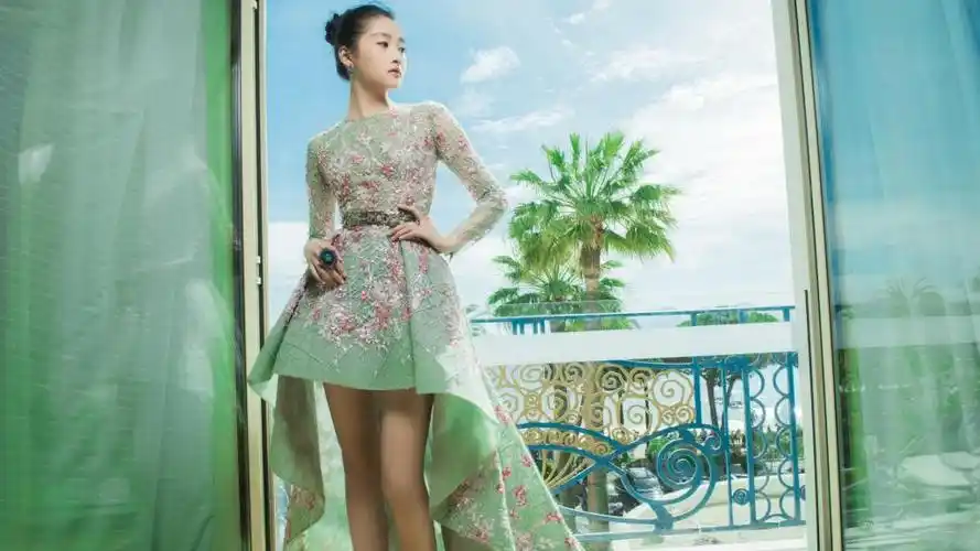 关晓彤时尚性感图片大全,高清壁纸图片,大陆明星-回车桌面