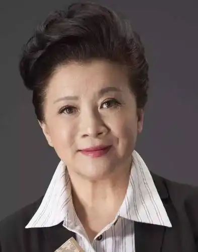 母亲专业户国家一级演员因琼瑶剧走红61岁依然活跃在荧屏