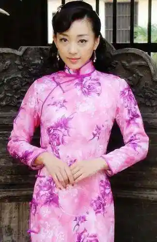 姜鸿《黑玫瑰》女扮男装 夸张络腮胡酷似张飞