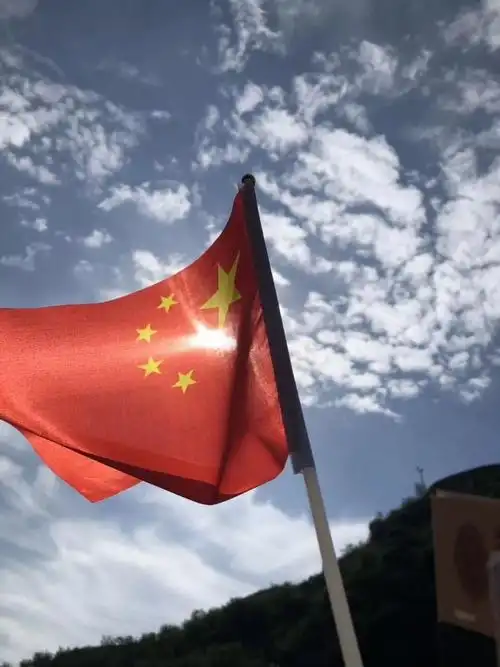 今年暑假,带着国旗去旅行!