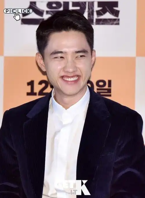 都暻秀活泼的笑容摇摆狂潮试映会