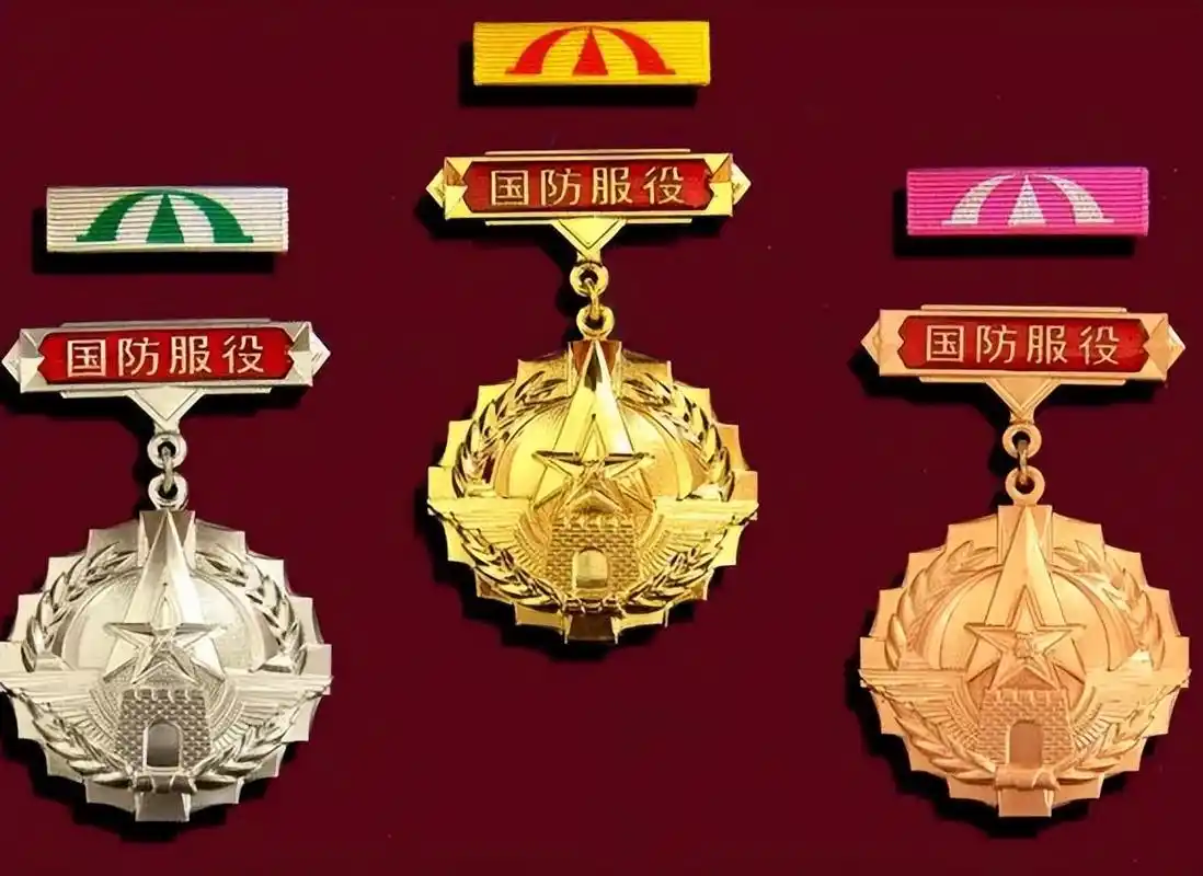 8年士兵发服役章?看完你就懂了