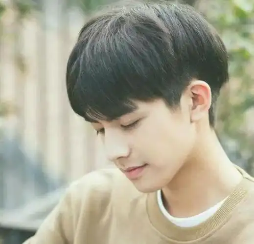 男生懒人发型图片 2018阳光帅气的男生短发发型